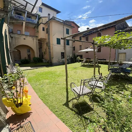 Palazzo Due Sorelle - Giardino Lägenhet *